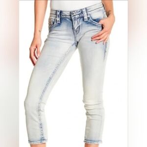 Like New! Rock Revival Nancy Crop Jeans